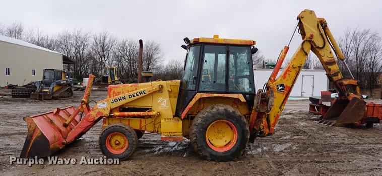 image for item DB0461 1990 John Deere 310C backhoe