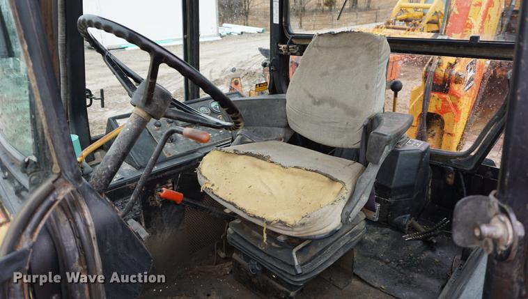 image for item DB0461 1990 John Deere 310C backhoe