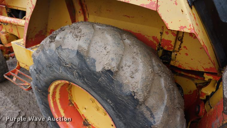 image for item DB0461 1990 John Deere 310C backhoe