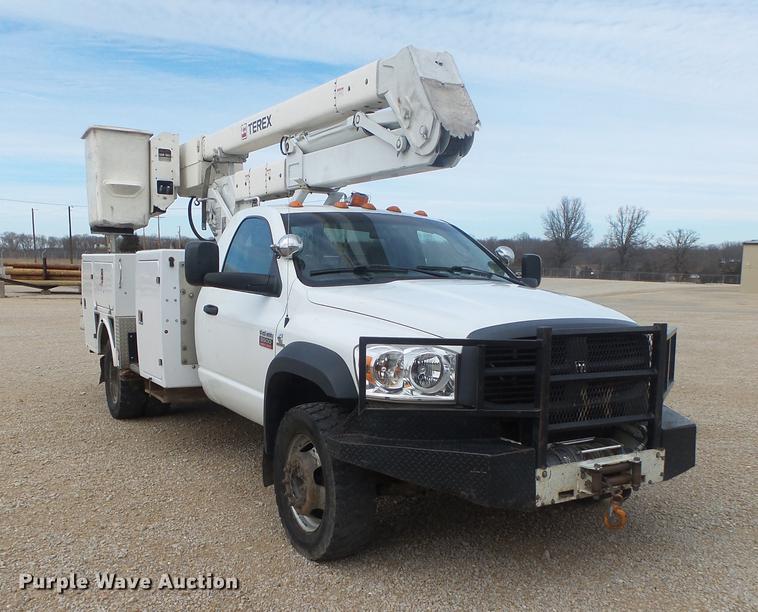 image for item DB7279 2008 Dodge Ram 5500 bucket truck
