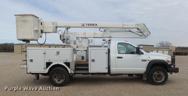 image for item DB7279 2008 Dodge Ram 5500 bucket truck