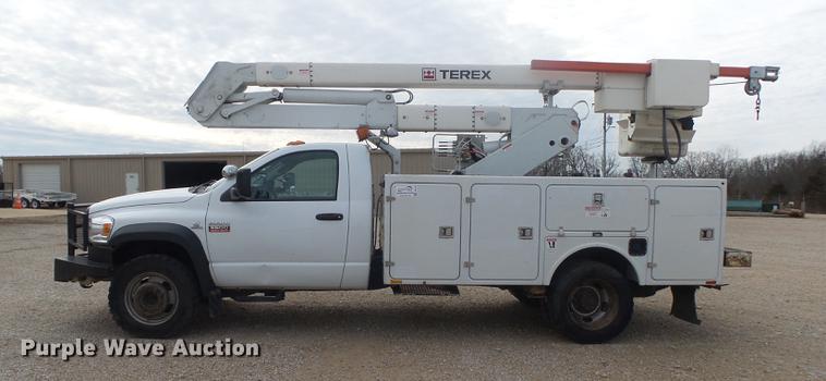 image for item DB7279 2008 Dodge Ram 5500 bucket truck