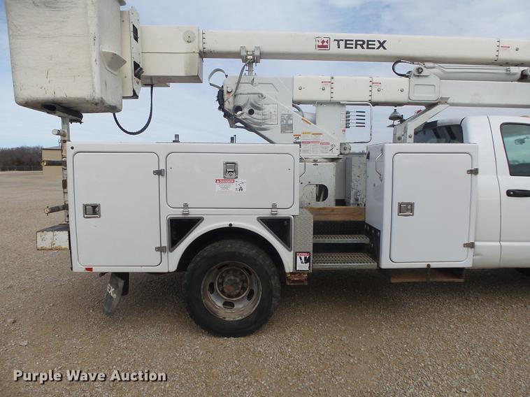 image for item DB7279 2008 Dodge Ram 5500 bucket truck