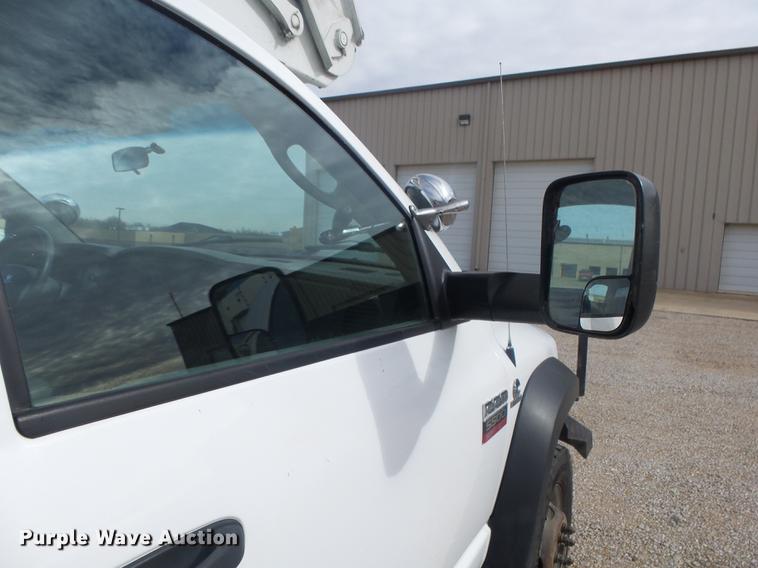image for item DB7279 2008 Dodge Ram 5500 bucket truck