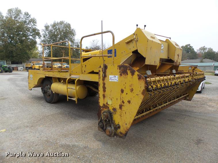 image for item DB9943 Etnyre chip spreader