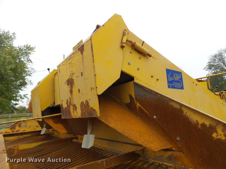 image for item DB9943 Etnyre chip spreader