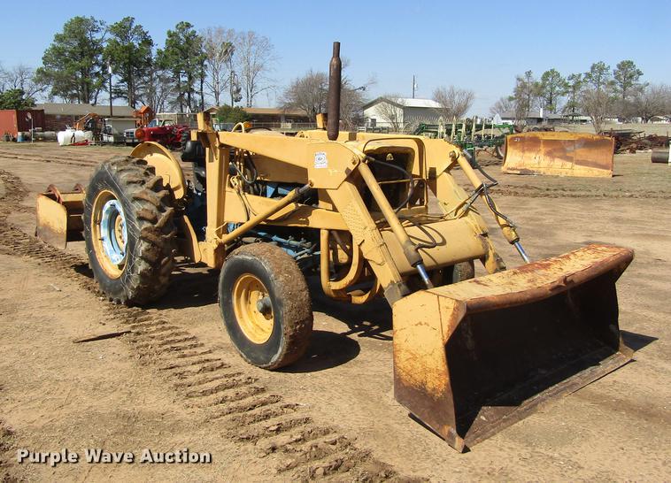 image for item DC0023 1972 Ford 3000 tractor