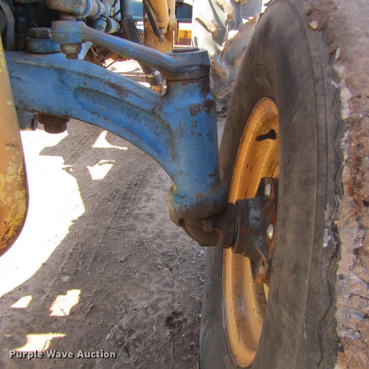 image for item DC0023 1972 Ford 3000 tractor