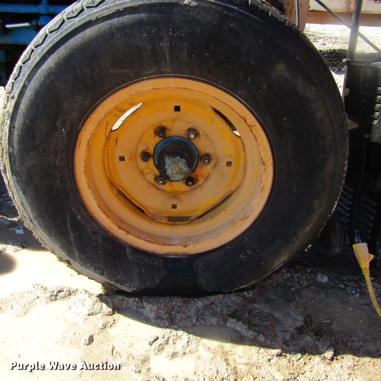 image for item DC0023 1972 Ford 3000 tractor