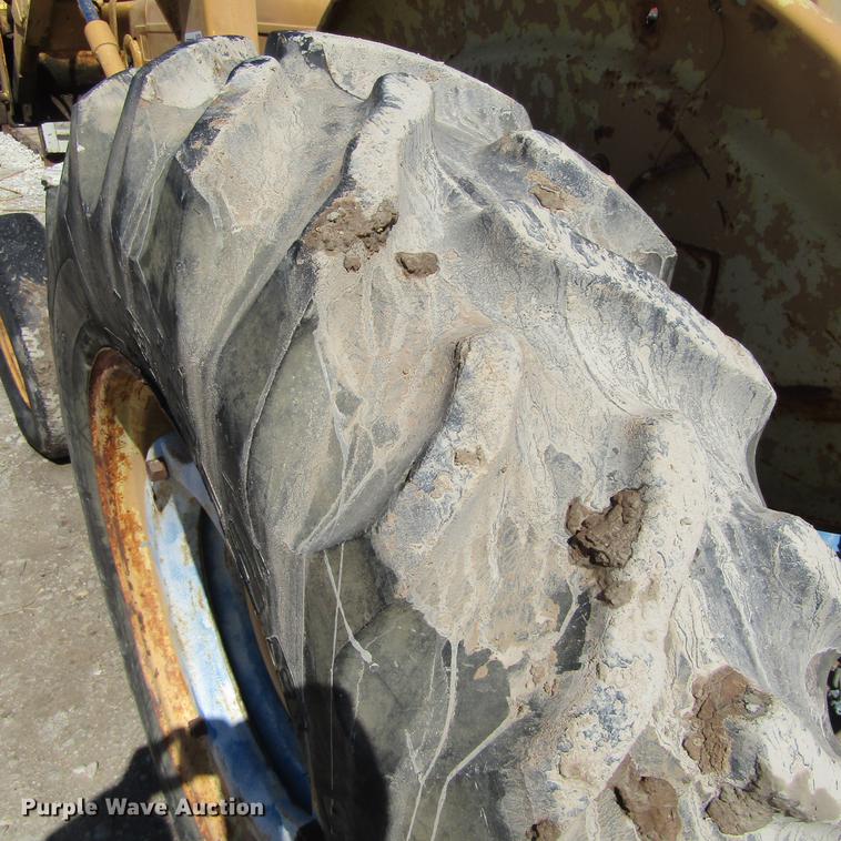 image for item DC0023 1972 Ford 3000 tractor