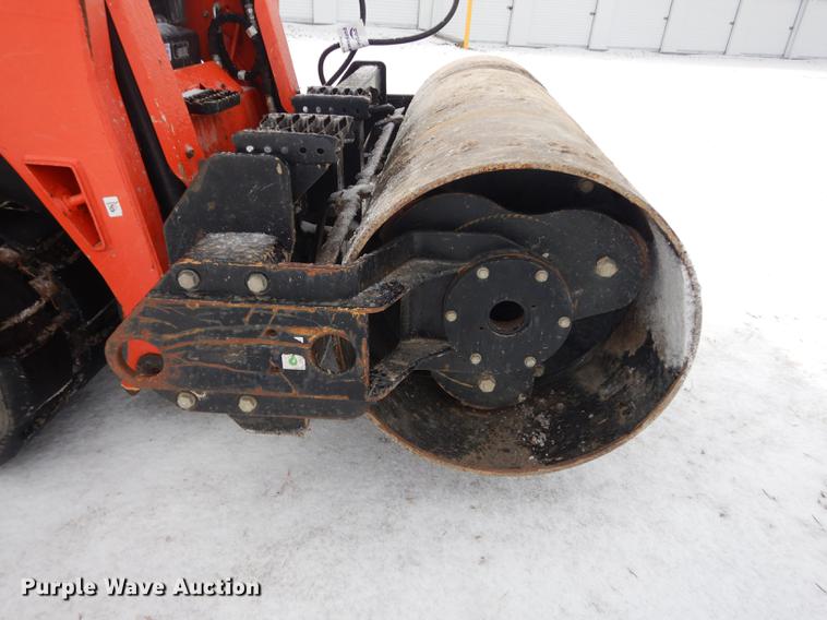 Caterpillar CV16B skid steer roller in Mound City, MO Item DC0293