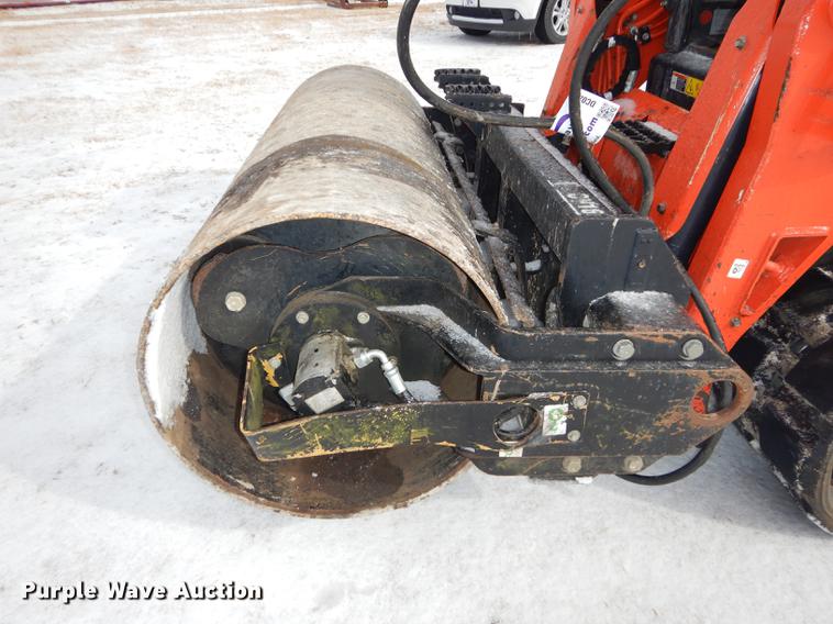 image for item DC0293 Caterpillar CV16B skid steer roller