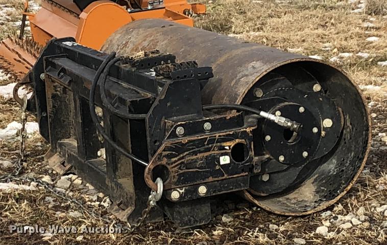 image for item DC0293 Caterpillar CV16B skid steer roller