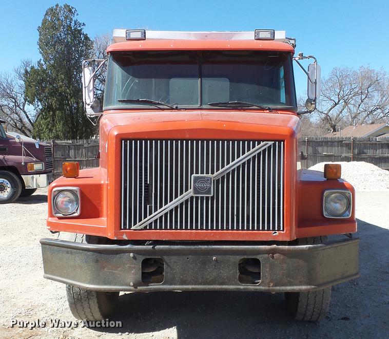 image for item DC0659 1996 Volvo WG dump truck