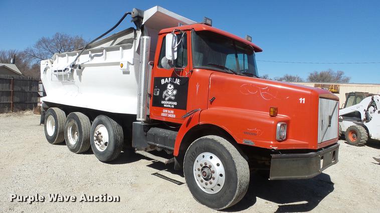 image for item DC0659 1996 Volvo WG dump truck