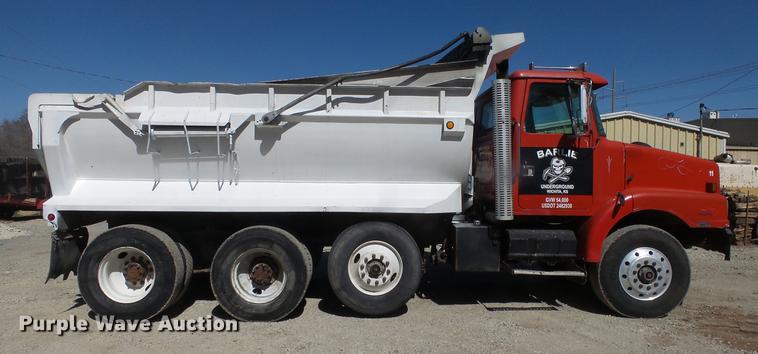 image for item DC0659 1996 Volvo WG dump truck