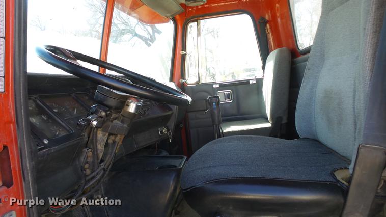 image for item DC0659 1996 Volvo WG dump truck