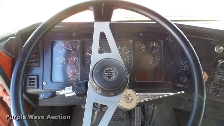image for item DC0659 1996 Volvo WG dump truck