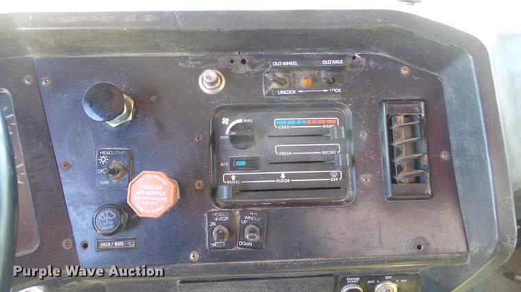 image for item DC0659 1996 Volvo WG dump truck