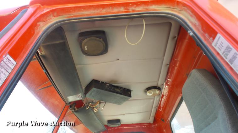 image for item DC0659 1996 Volvo WG dump truck