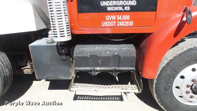 image for item DC0659 1996 Volvo WG dump truck