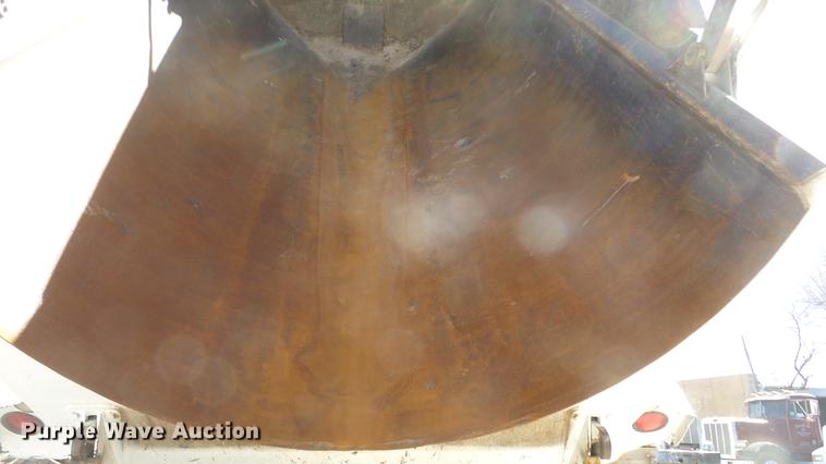 image for item DC0659 1996 Volvo WG dump truck