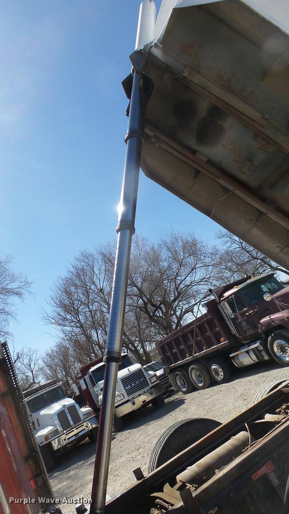 image for item DC0659 1996 Volvo WG dump truck