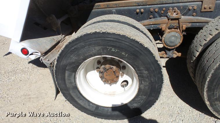 image for item DC0659 1996 Volvo WG dump truck