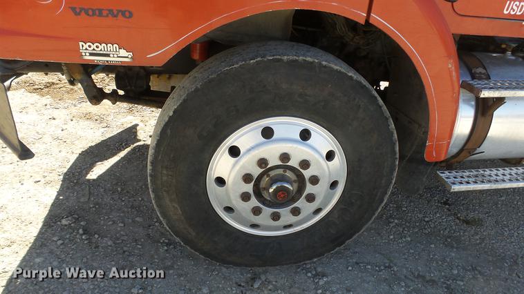 image for item DC0659 1996 Volvo WG dump truck