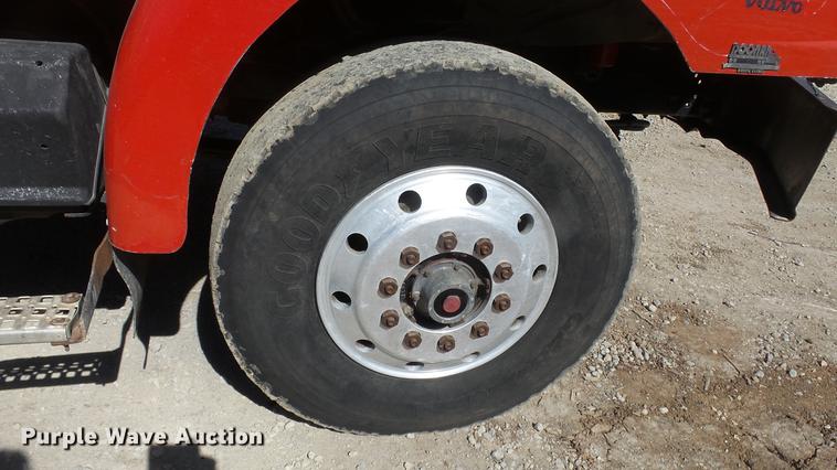 image for item DC0659 1996 Volvo WG dump truck