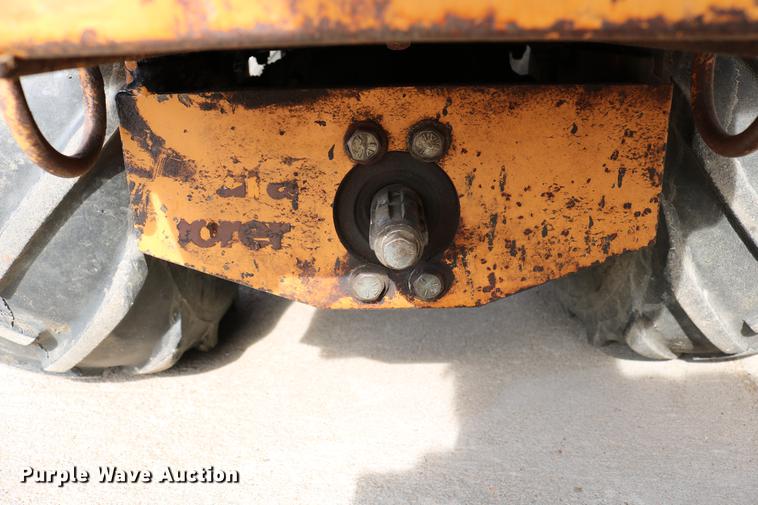 image for item DC3543 1989 Case Maxi-Sneaker B cable plow