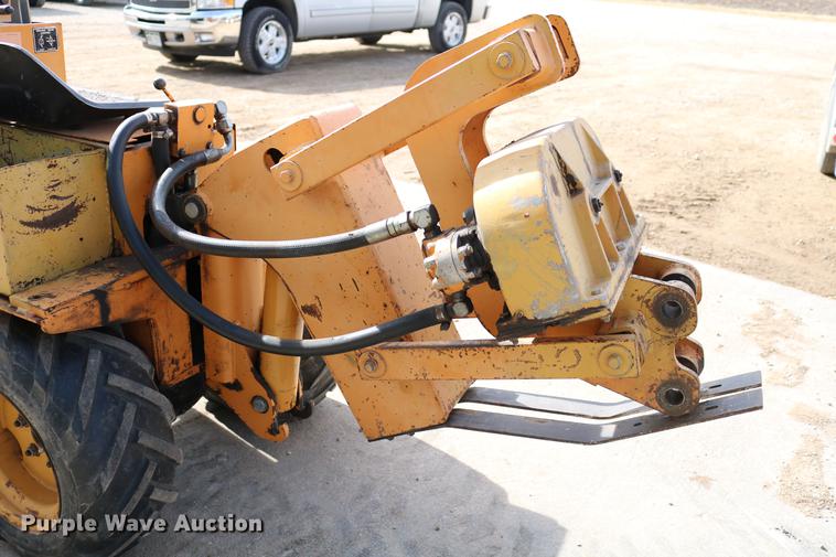 image for item DC3543 1989 Case Maxi-Sneaker B cable plow