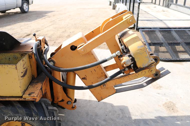 image for item DC3543 1989 Case Maxi-Sneaker B cable plow