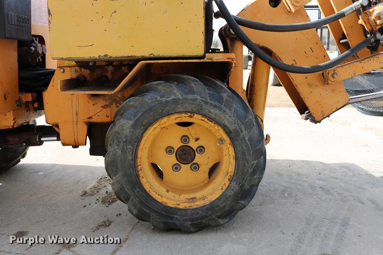 image for item DC3543 1989 Case Maxi-Sneaker B cable plow