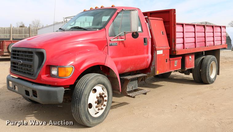 image for item DC3544 2000 Ford F650 Super Duty dump truck