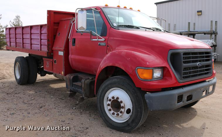 image for item DC3544 2000 Ford F650 Super Duty dump truck
