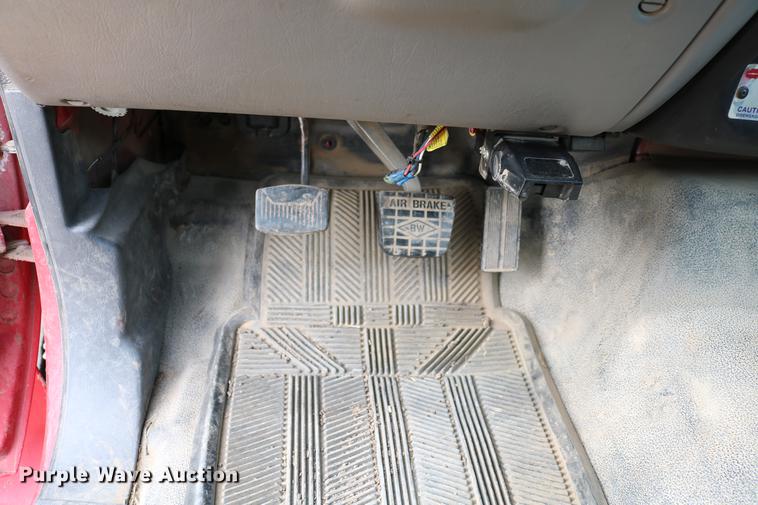 image for item DC3544 2000 Ford F650 Super Duty dump truck