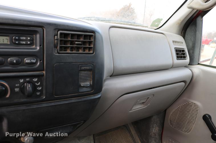 image for item DC3544 2000 Ford F650 Super Duty dump truck