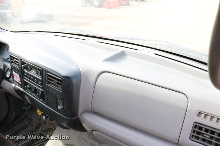 image for item DC3544 2000 Ford F650 Super Duty dump truck