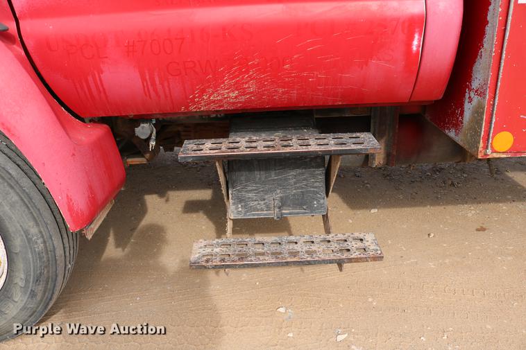 image for item DC3544 2000 Ford F650 Super Duty dump truck