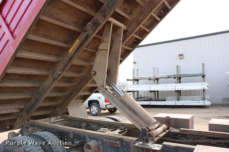 image for item DC3544 2000 Ford F650 Super Duty dump truck