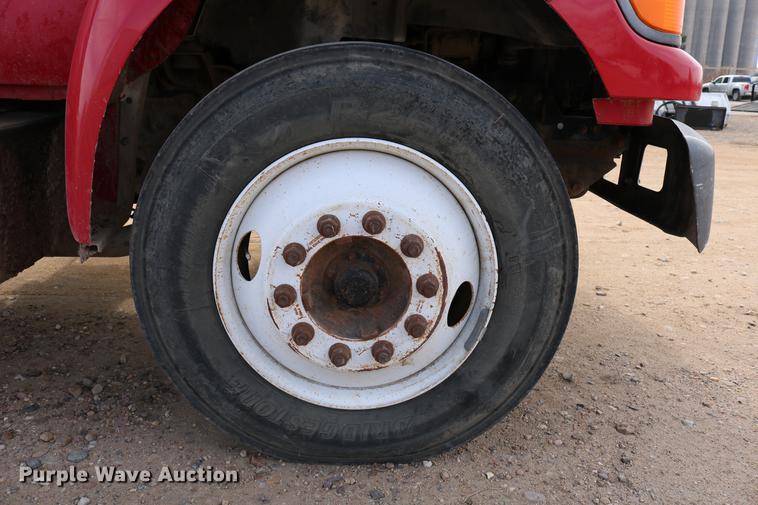 image for item DC3544 2000 Ford F650 Super Duty dump truck