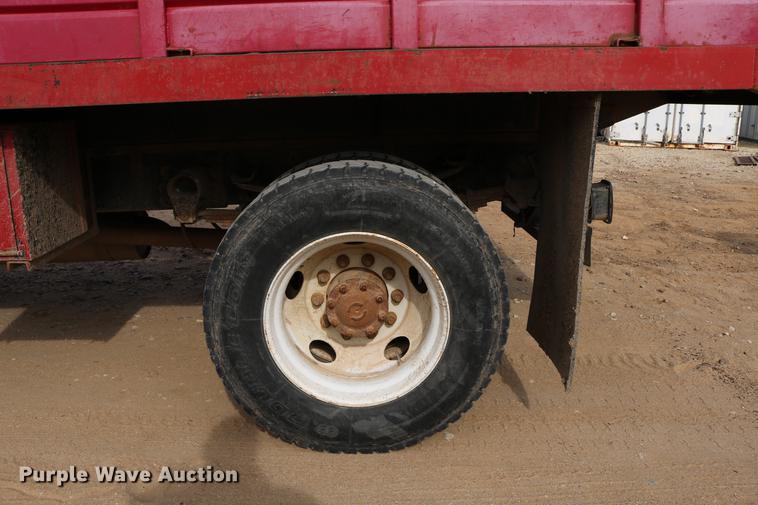 image for item DC3544 2000 Ford F650 Super Duty dump truck