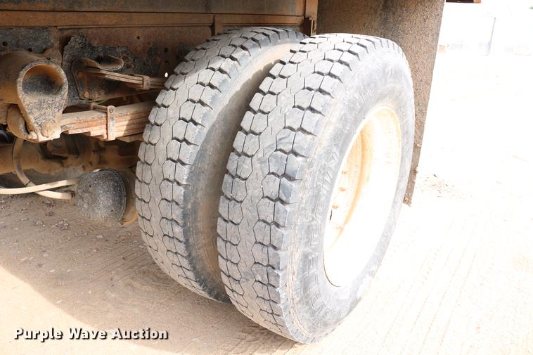 image for item DC3544 2000 Ford F650 Super Duty dump truck