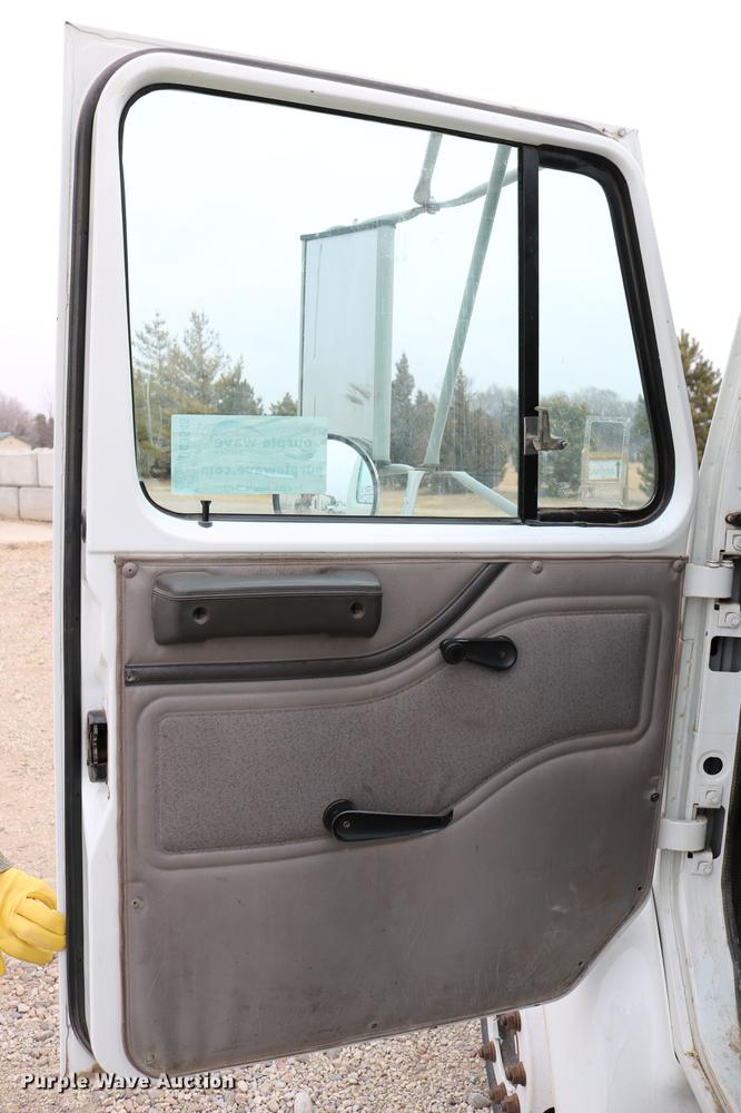 image for item DC3545 1998 International 4700 dump truck