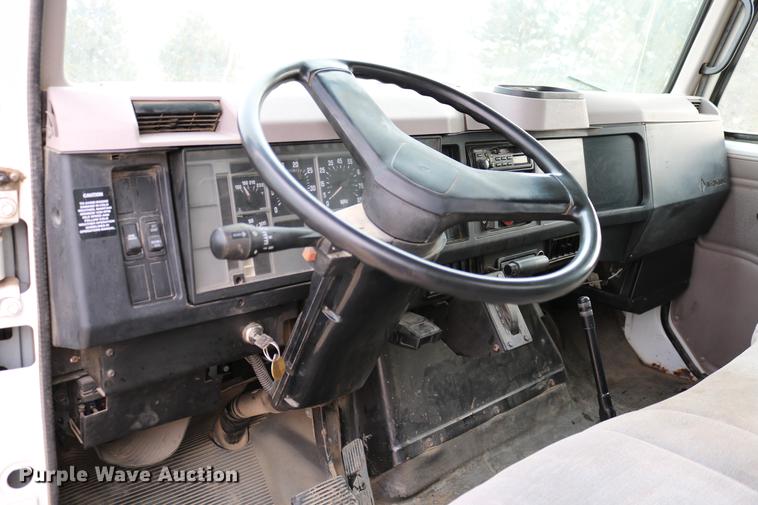 image for item DC3545 1998 International 4700 dump truck