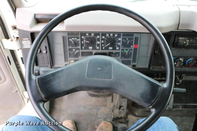 image for item DC3545 1998 International 4700 dump truck