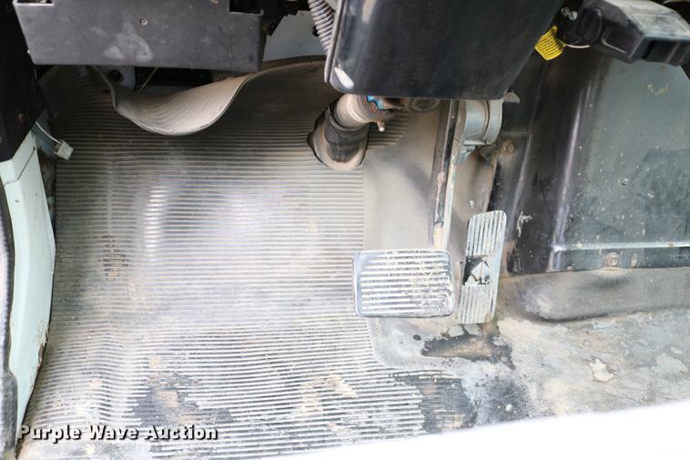 image for item DC3545 1998 International 4700 dump truck