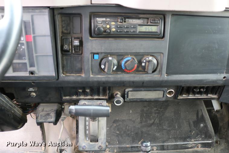 image for item DC3545 1998 International 4700 dump truck