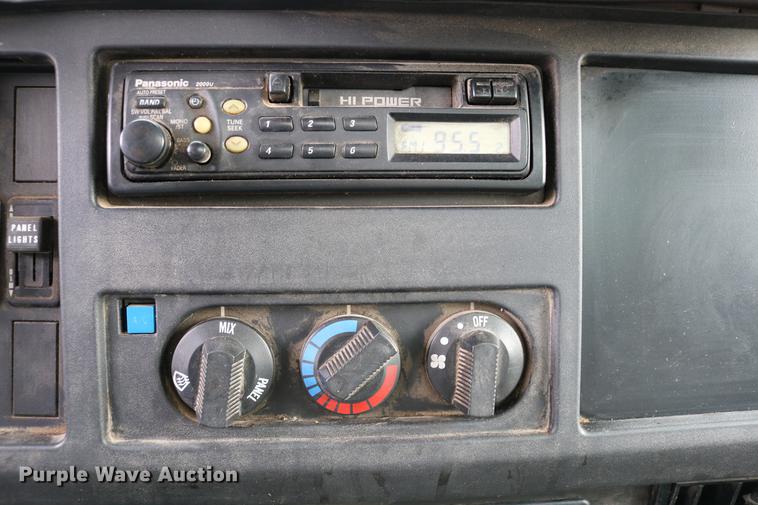 image for item DC3545 1998 International 4700 dump truck